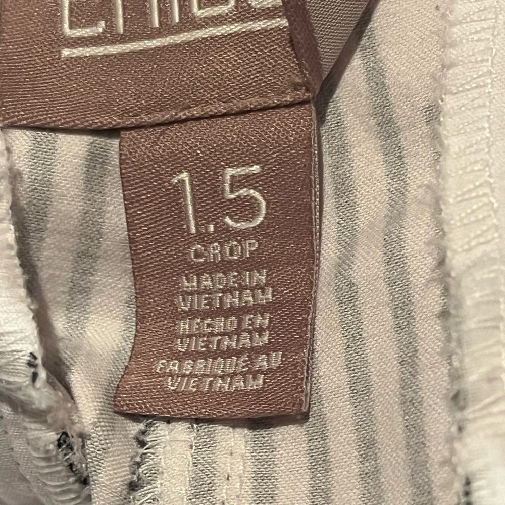 Chico’s black and white stripe crop pants size 1.5 or medium pull on style - Picture 4 of 12
